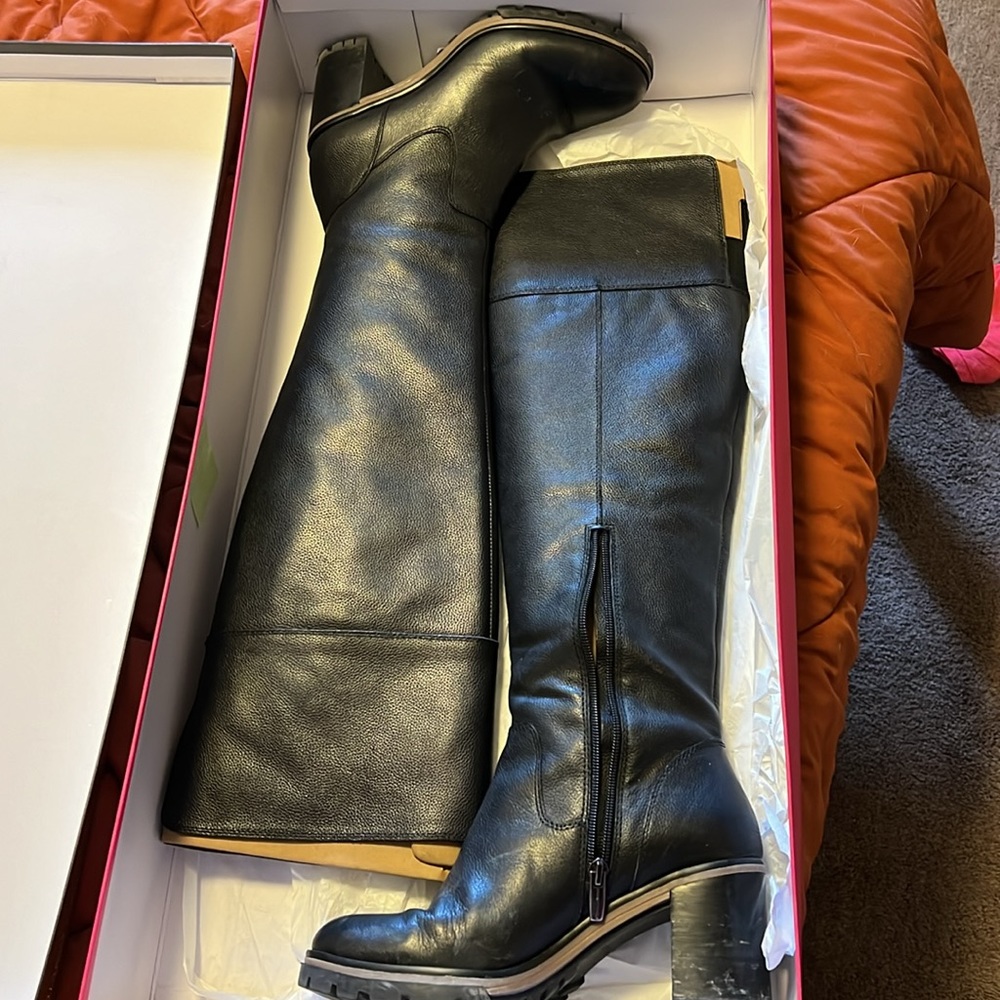 Knee-high mug boot, Vincent Camuto ladies size 8 in box